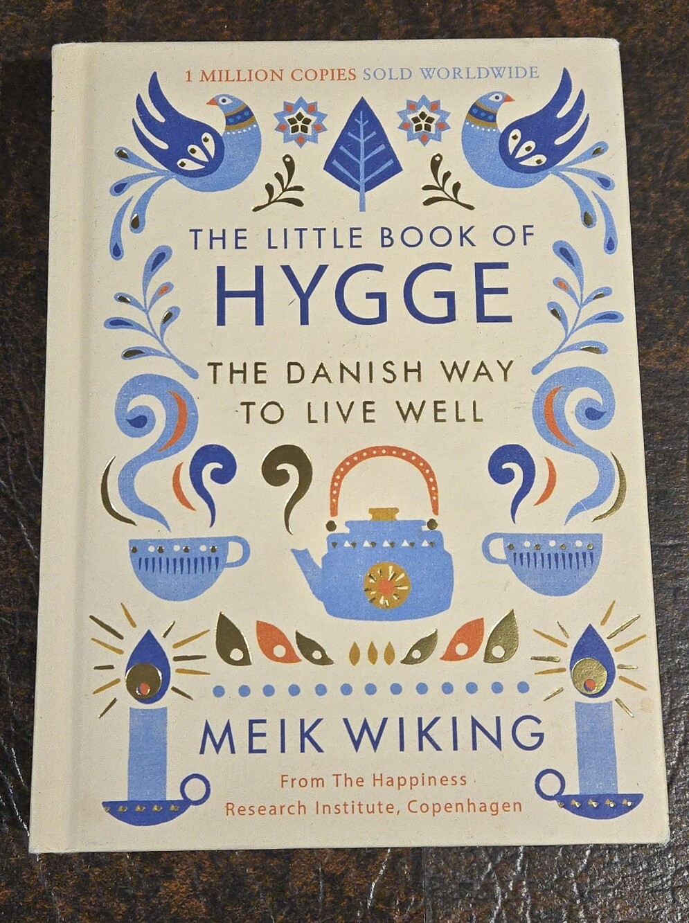The Little Book of Hygge by - Cream & Blue Cover